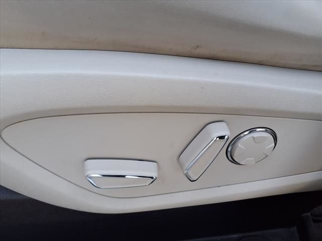 Vehicle image 21 of 26