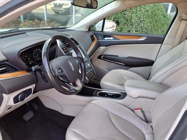 Vehicle image 16 of 26