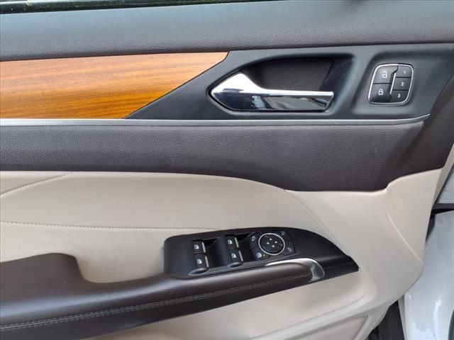 Vehicle image 20 of 26