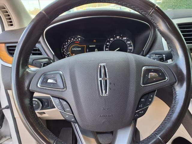 Vehicle image 17 of 26