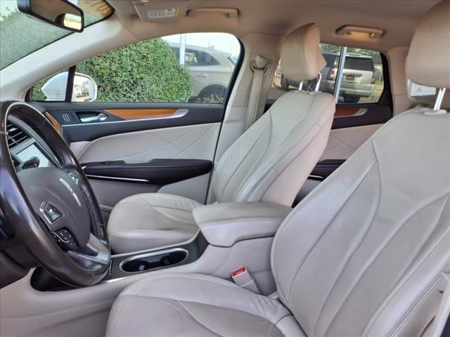 Vehicle image 14 of 26