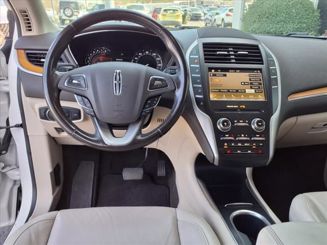 Vehicle image 15 of 26