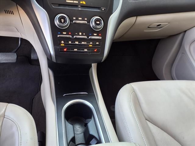 Vehicle image 19 of 26