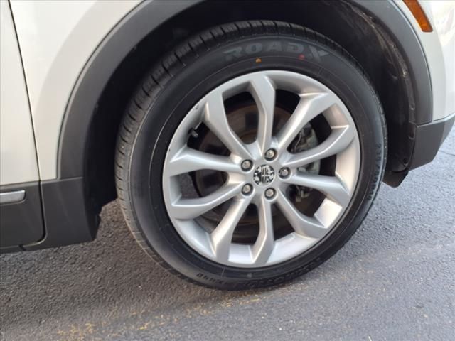 Vehicle image 6 of 26