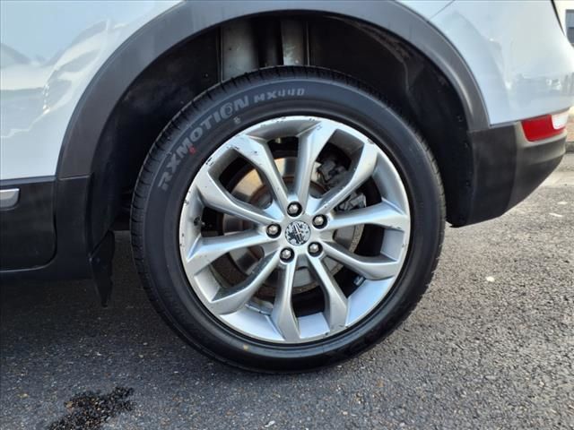 Vehicle image 9 of 26