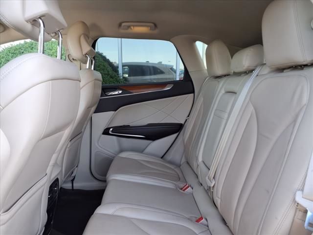 Vehicle image 11 of 26