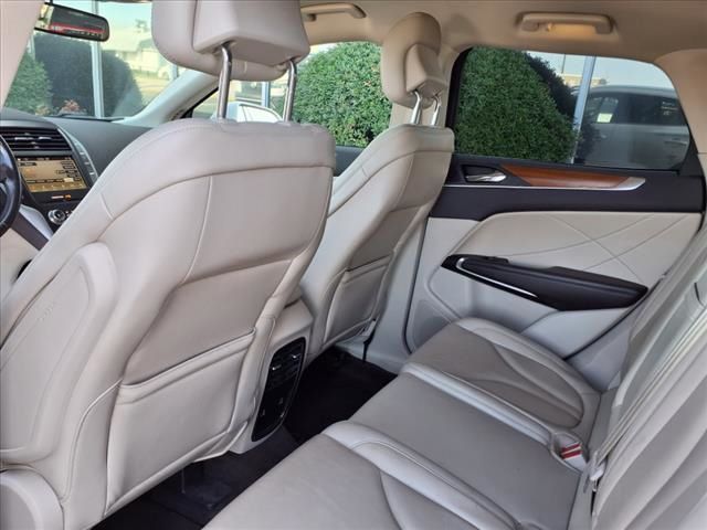 Vehicle image 12 of 26