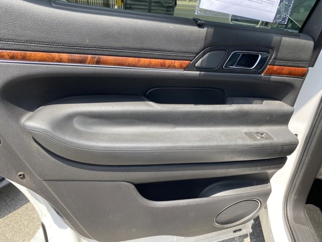 Vehicle image 16 of 25