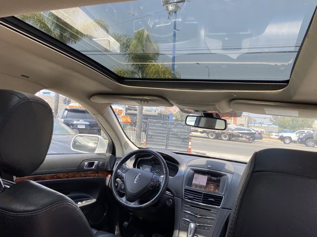 Vehicle image 23 of 25