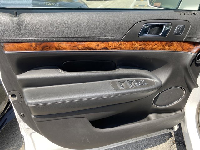 Vehicle image 8 of 25