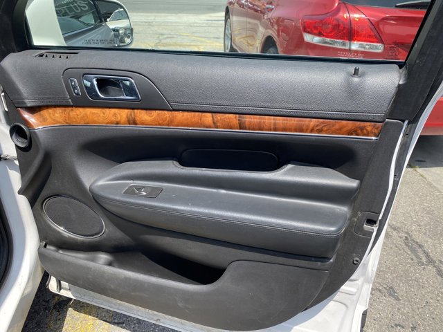 Vehicle image 19 of 25