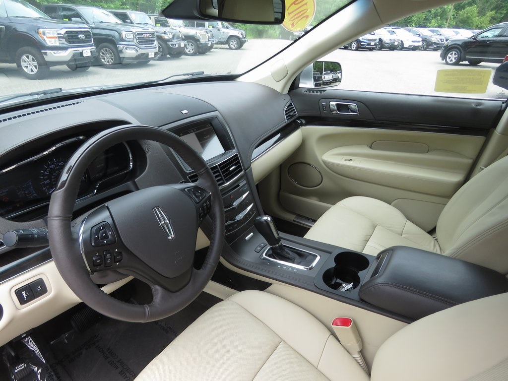Vehicle image 17 of 29