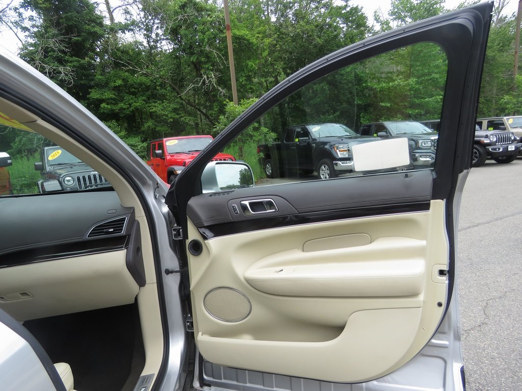Vehicle image 18 of 29