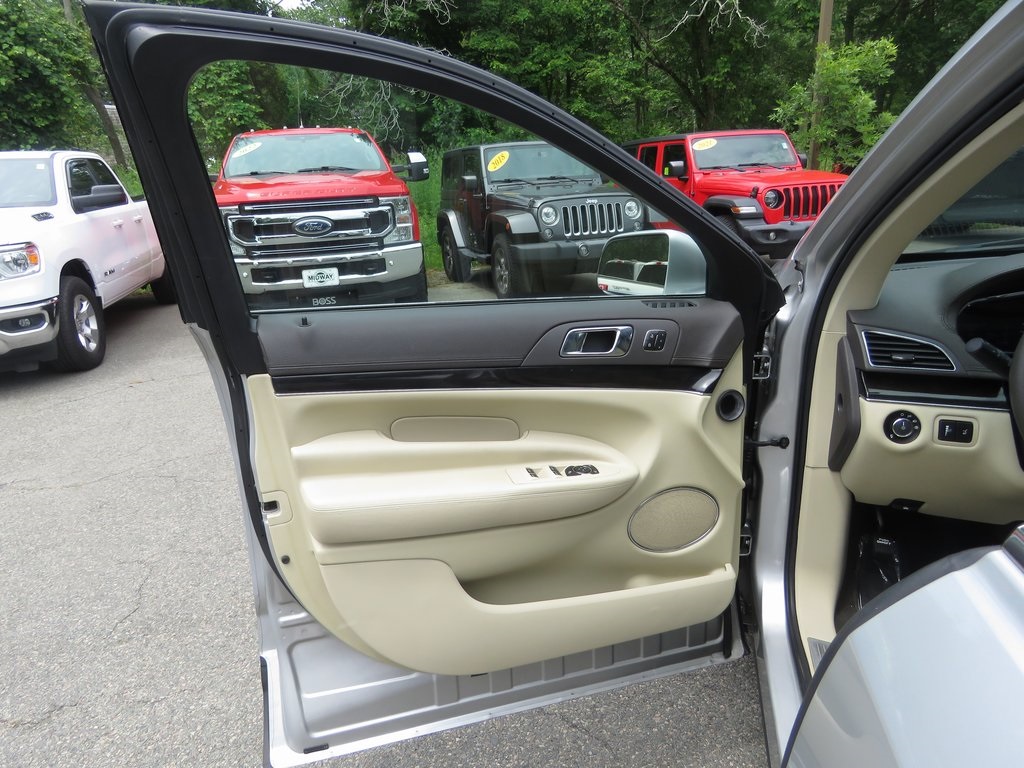 Vehicle image 19 of 29