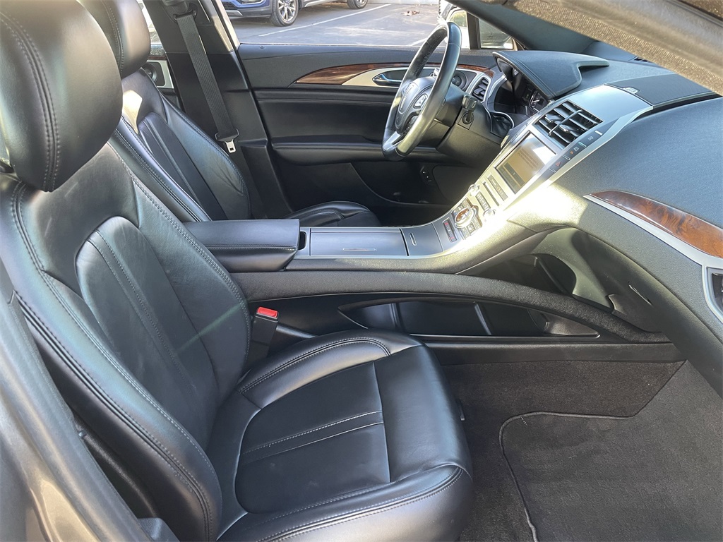 2019 Lincoln MKZ Hybrid Reserve I Image 11 of 32