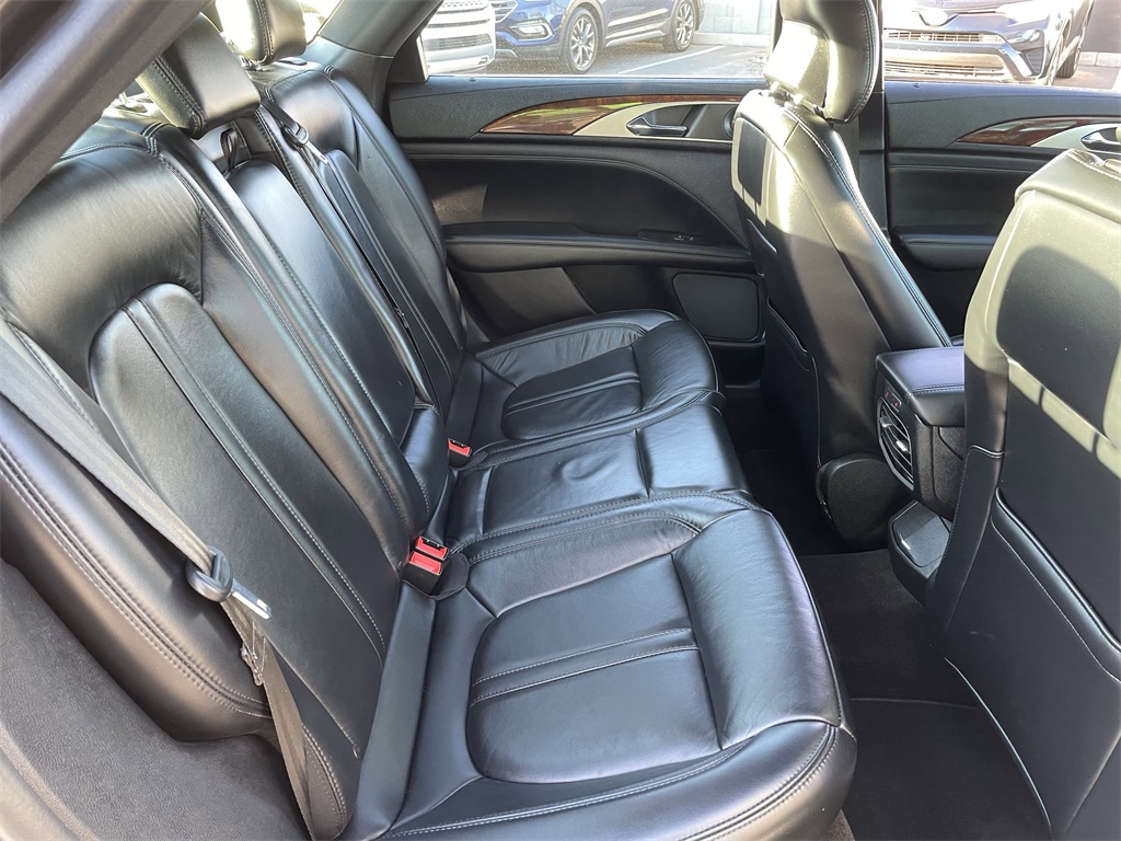 2019 Lincoln MKZ Hybrid Reserve I Image 8 of 32