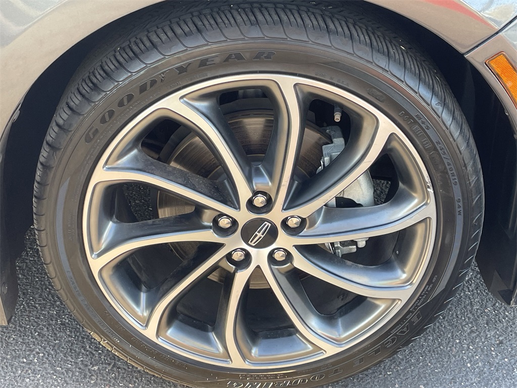 2019 Lincoln MKZ Hybrid Reserve I Image 7 of 32