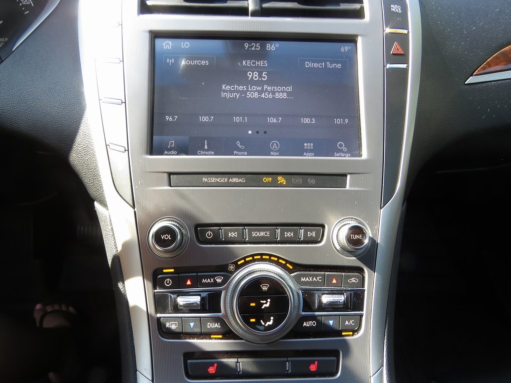 Vehicle image 21 of 28