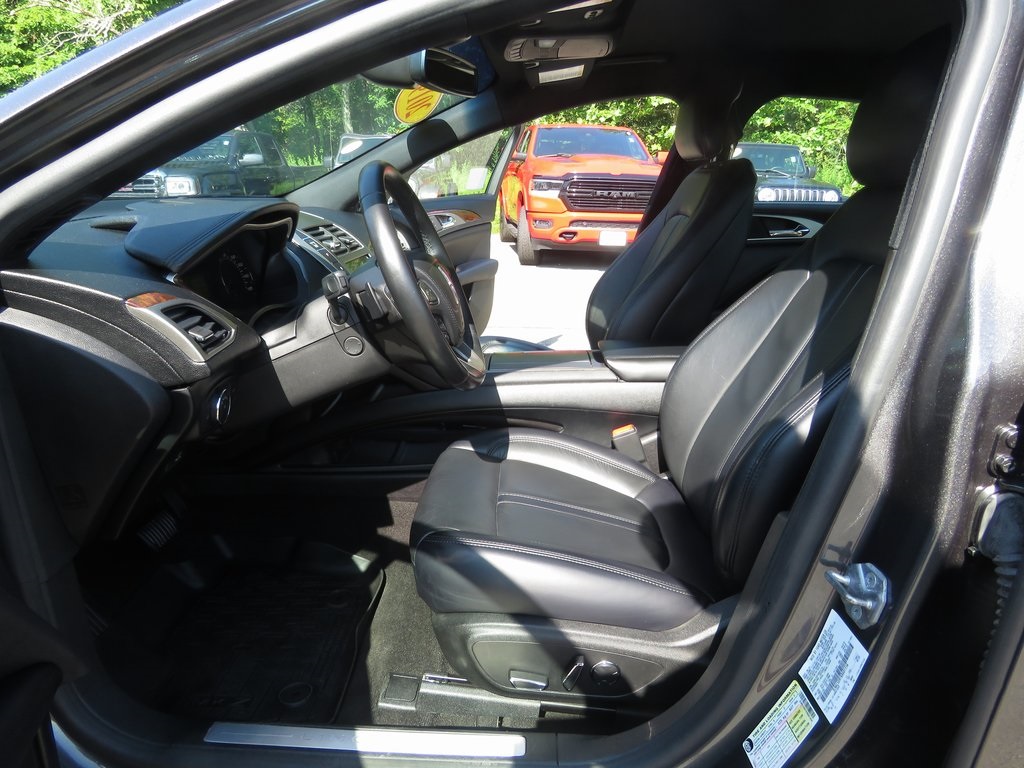 Vehicle image 13 of 28