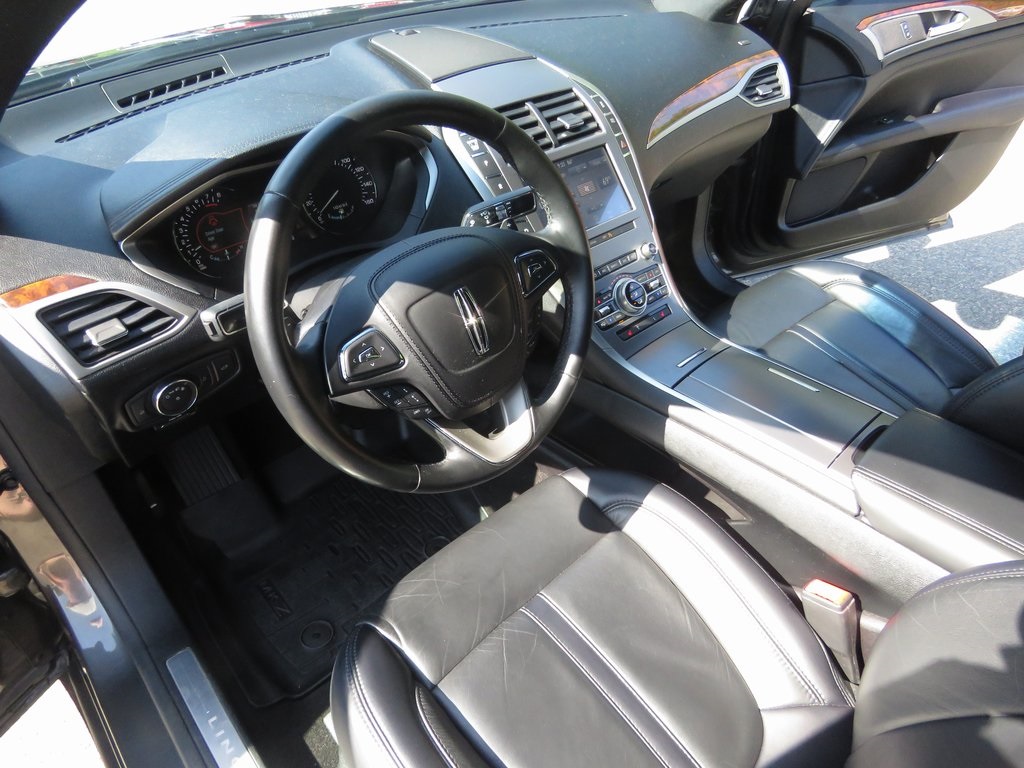 Vehicle image 14 of 28