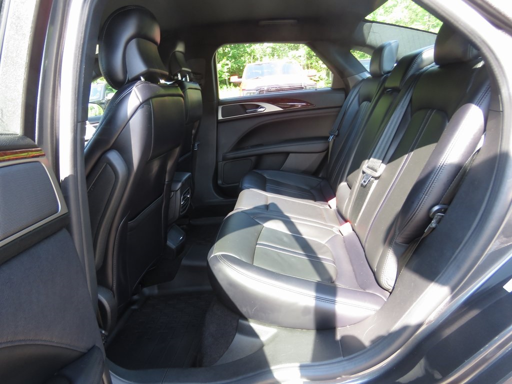 Vehicle image 10 of 28
