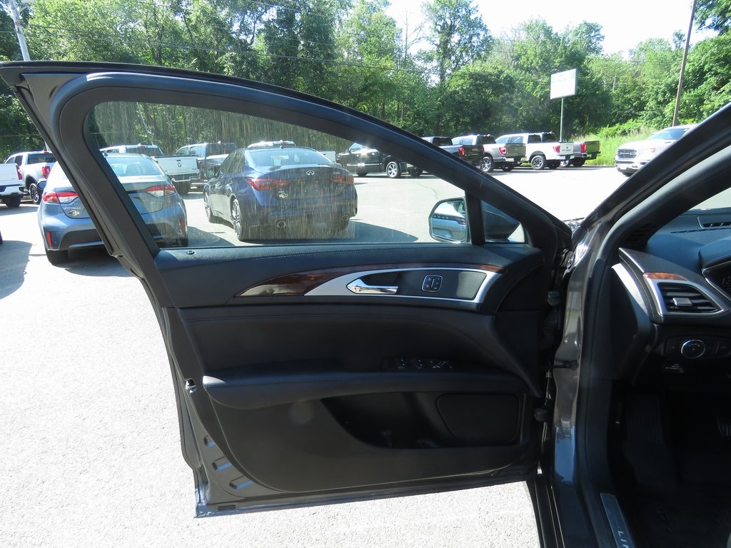 Vehicle image 18 of 28