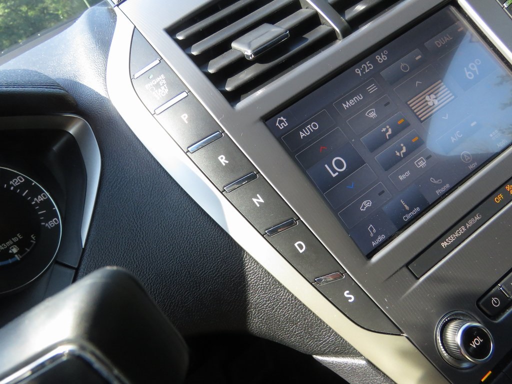 Vehicle image 22 of 28