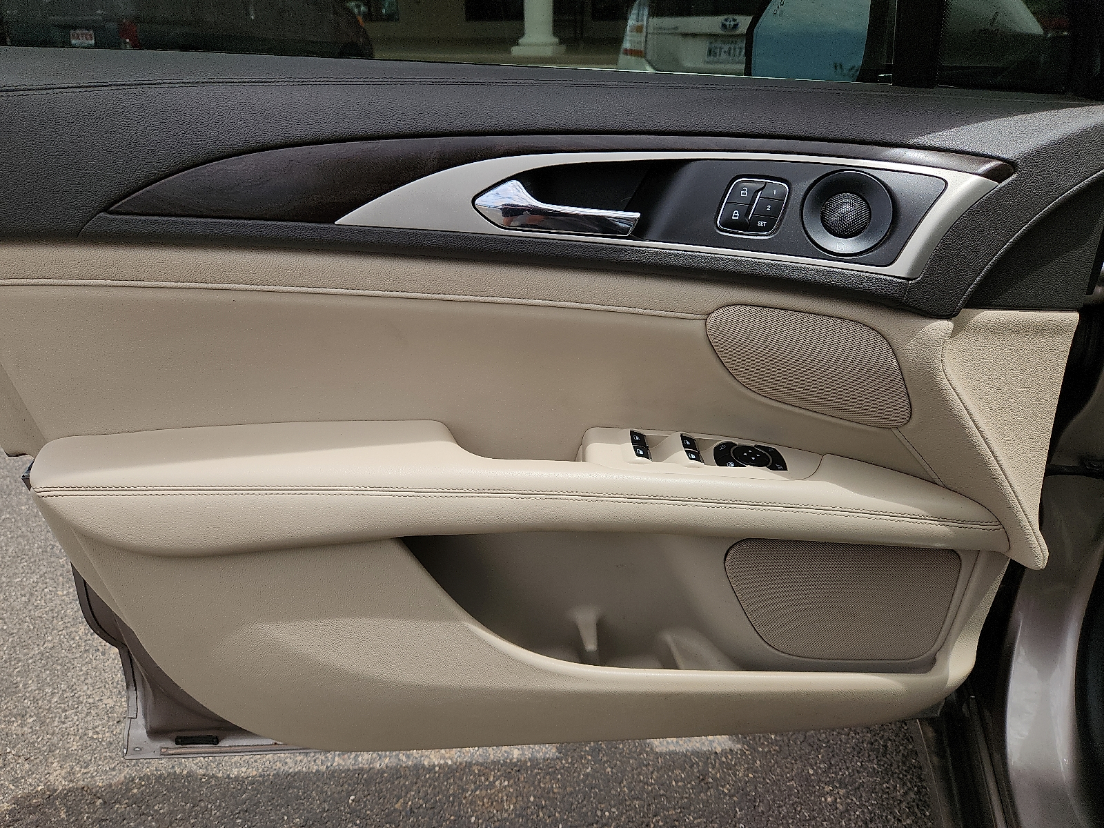 Vehicle image 10 of 16