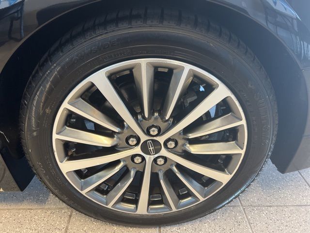 Vehicle image 32 of 34