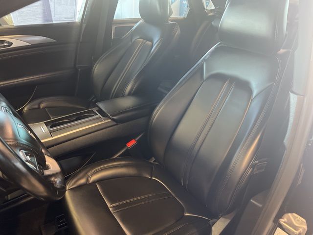 Vehicle image 17 of 34