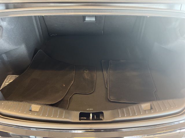 Vehicle image 29 of 34