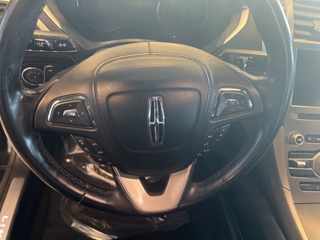 Vehicle image 20 of 34