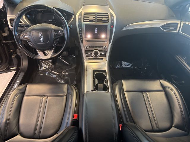 Vehicle image 19 of 34