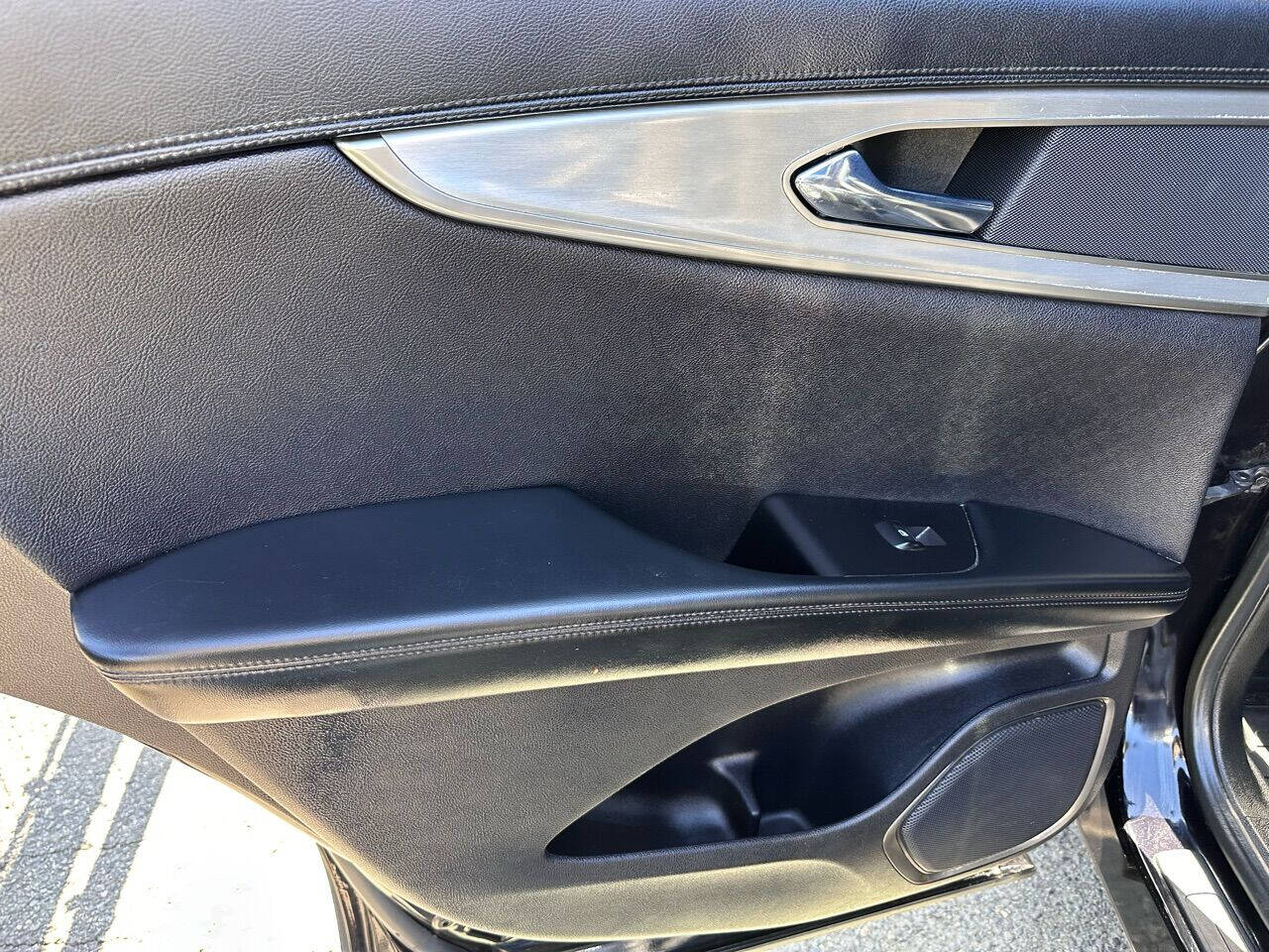 Vehicle image 11 of 17
