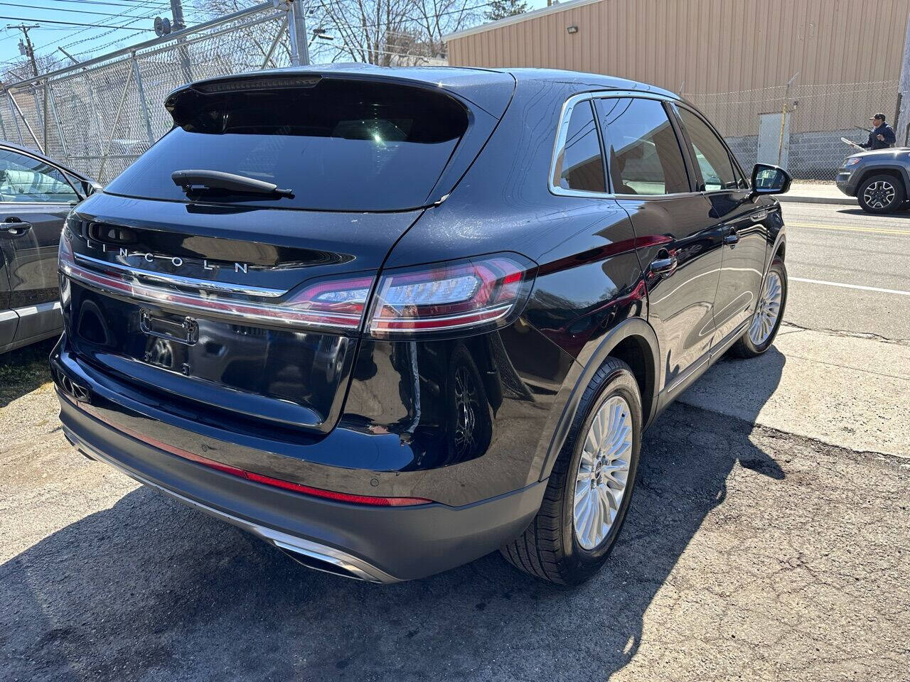 Vehicle image 4 of 17