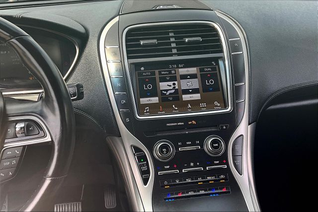 Vehicle image 18 of 32