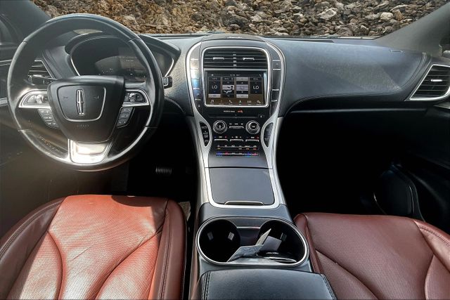 Vehicle image 27 of 32