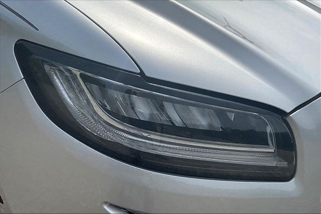 Vehicle image 26 of 32