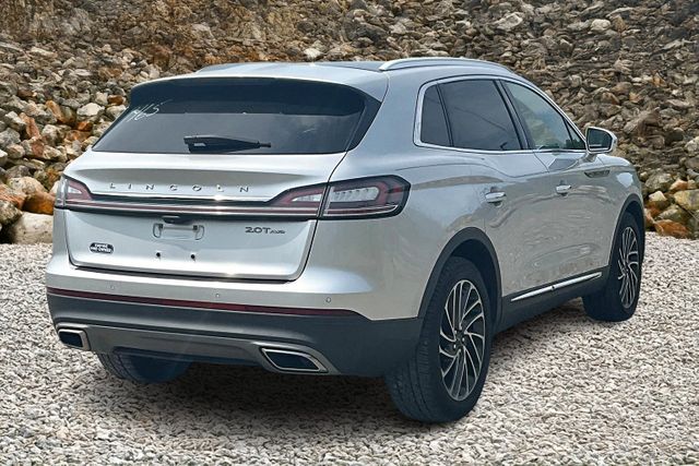 Vehicle image 4 of 32