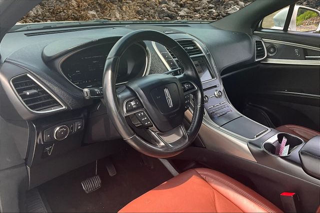 Vehicle image 12 of 32