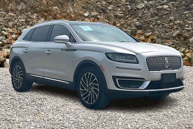 Vehicle image 3 of 32