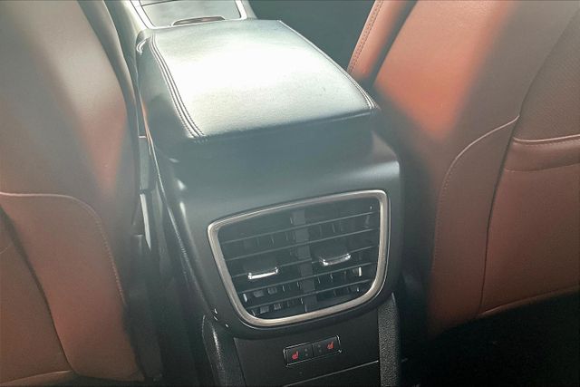 Vehicle image 22 of 32