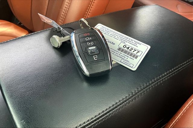 Vehicle image 23 of 32