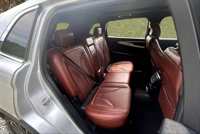 Vehicle image 8 of 32