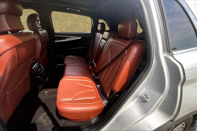 Vehicle image 9 of 32