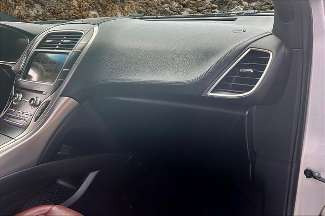 Vehicle image 14 of 32