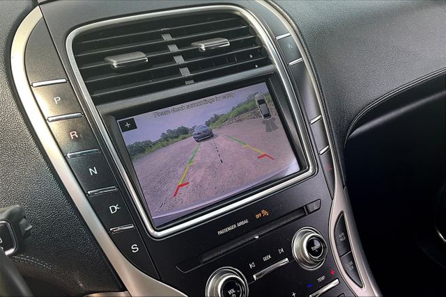 Vehicle image 17 of 32