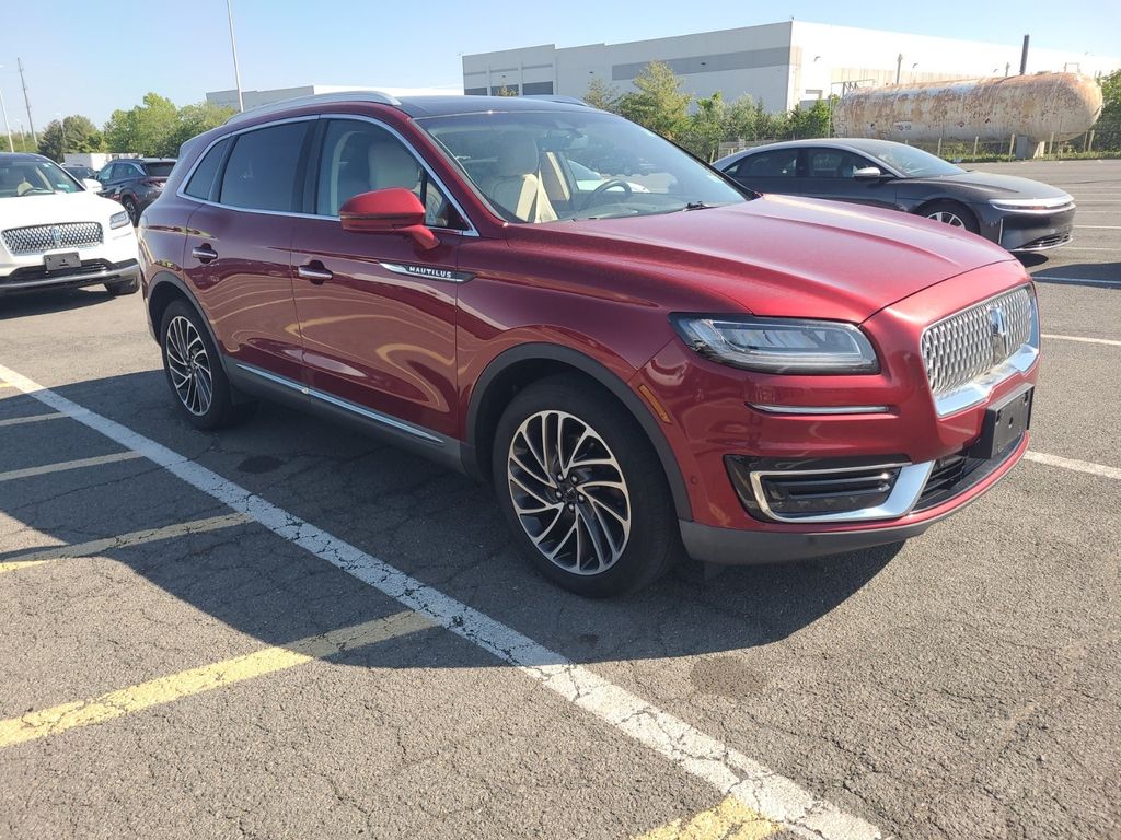 2019 Lincoln Nautilus Reserve Image 2 of 8
