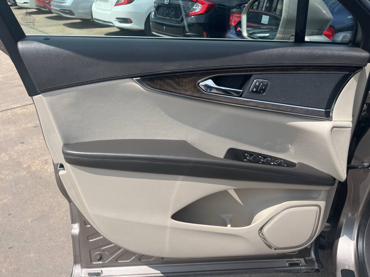 Vehicle image 7 of 24