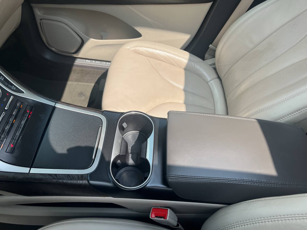 Vehicle image 16 of 24